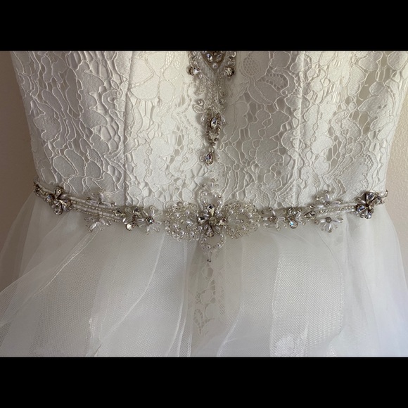 Gorgeous wedding dress! - Picture 5 of 8